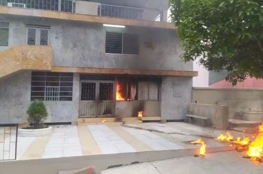 Encapuchados incendiaron la rectoría de la Universidad del Tolima