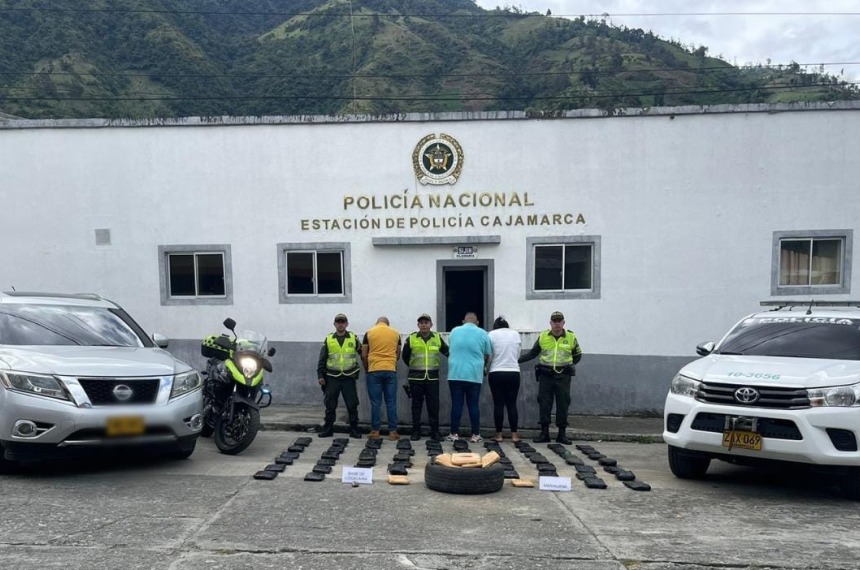 Capturaron a tres personas que intentaban transportar millonaria carga de droga en Cajamarca