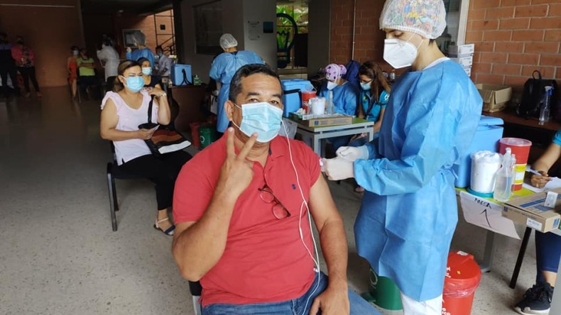 Más de 3.000 personas se han vacunado contra el COVID-19 en la U. Cooperativa de Ibagué