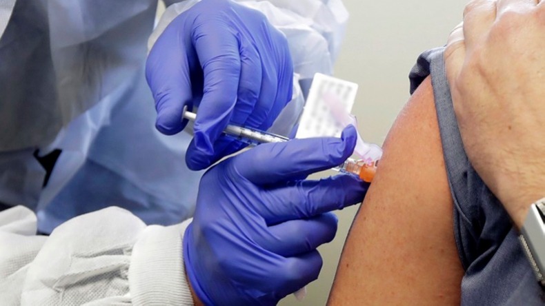 Pfizer anuncia que no venderá sus vacunas a privados en Colombia