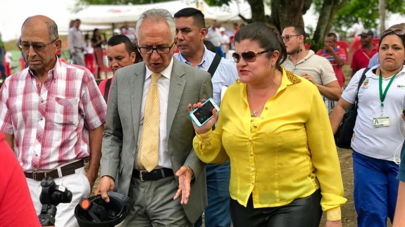 Gloria Esperanza Millán junto al exalcalde de Ibagué Guillermo Alfonso Jaramillo.