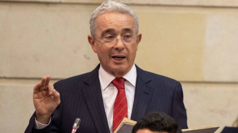 "El Ejército en las calles es urgente": expresidente Álvaro Uribe 