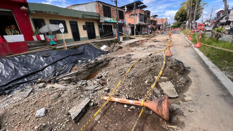 Pararon la pavimentación de la avenida Ambalá y les dejaron un mar de problemas a la comunidad