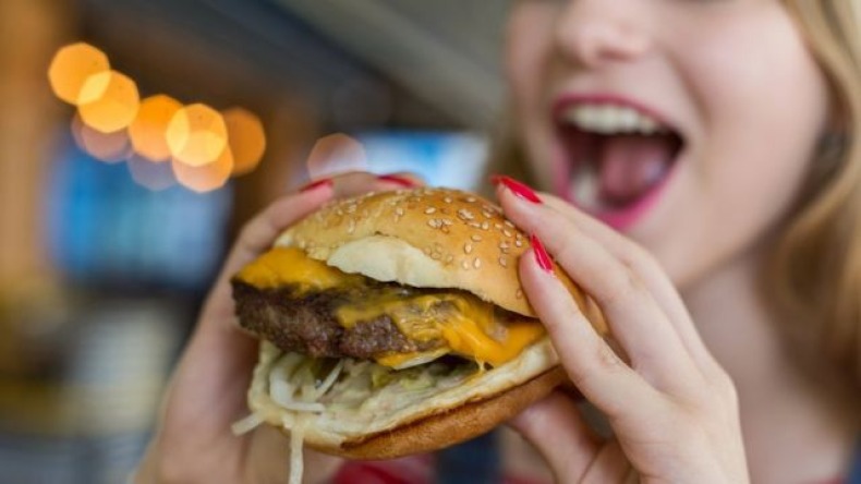 Consumo de carne y azúcar estaría relacionado con las emociones y estado de ánimo en los universitarios: estudio Universidad CES