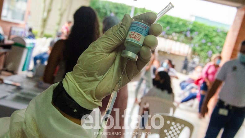 Segunda dosis de vacuna Moderna contra el COVID-19 será aplicada a los 84 días