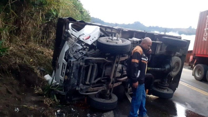 Cierre temporal de la vía Ibagué - Cajamarca por accidente múltiple