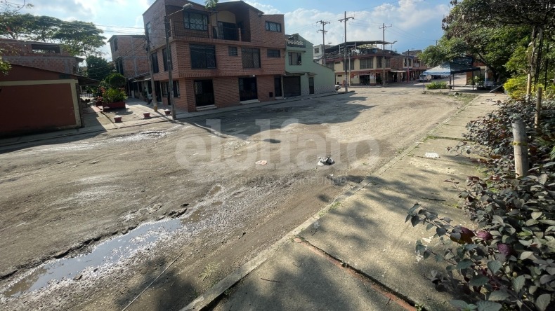 Las “vibrantes” calles en mal estado del barrio Las Américas en Ibagué