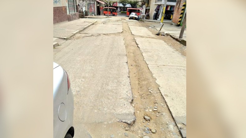 Calle del centro de Ibagué fue intervenida hace tres meses, pero no se ha pavimentado