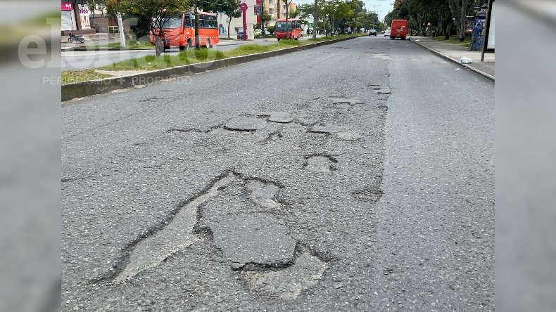 Deterioro y riesgo de accidentes: el panorama en un sector de la transitada carrera Quinta de Ibagué