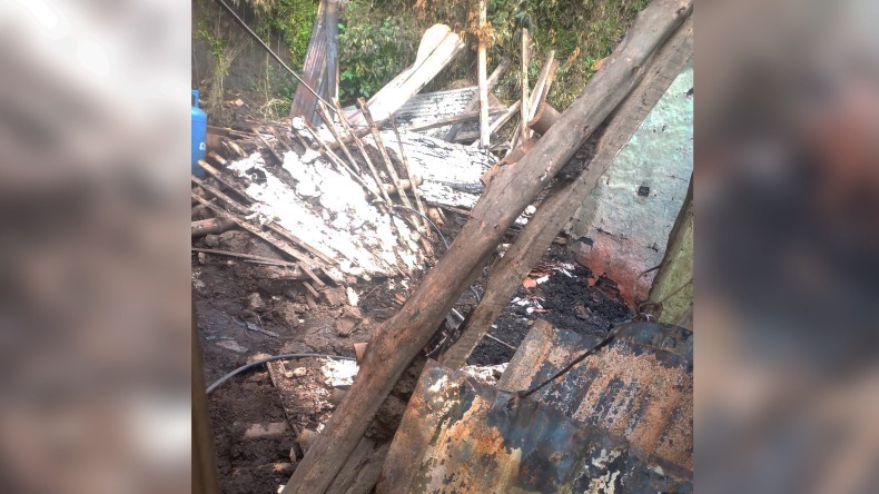 Fuerte incendio redujo a cenizas el hogar de una familia en el Cañón del Combeima