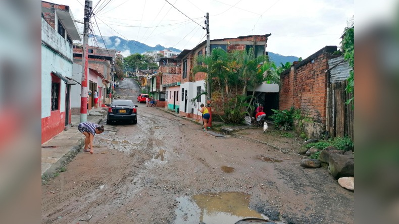 Habitantes del barrio El Triunfo en Ibagué denuncian que con cada lluvia fuerte se inundan sus viviendas