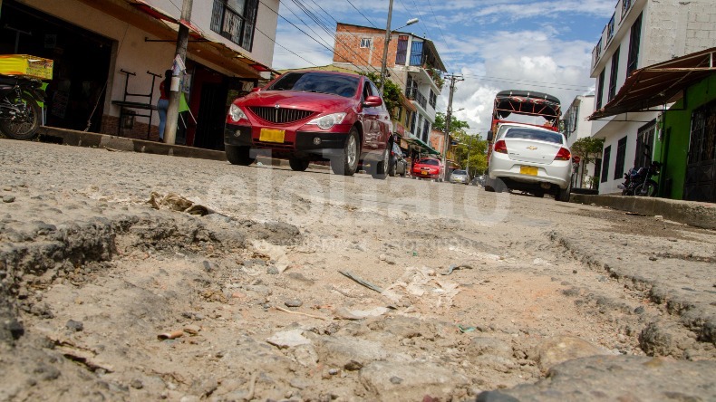  Alcaldía aseguró que pavimentará 38 vías de barrios deteriorados en Ibagué