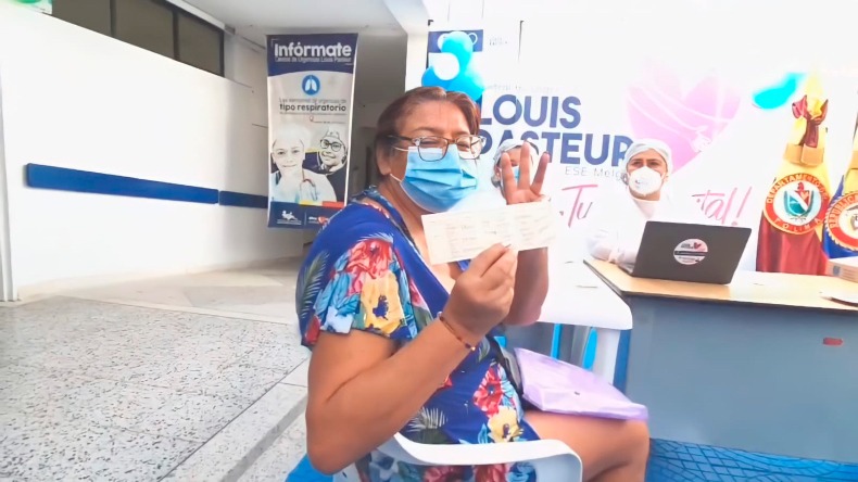 Doña Blanca: la mujer que recibió la vacuna número dos millones contra el COVID-19 en el Tolima