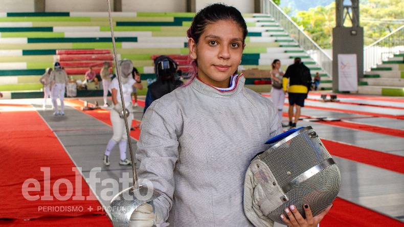 Con solo 16 años, una deportista de Ibagué representará a Colombia en torneo suramericano de esgrima