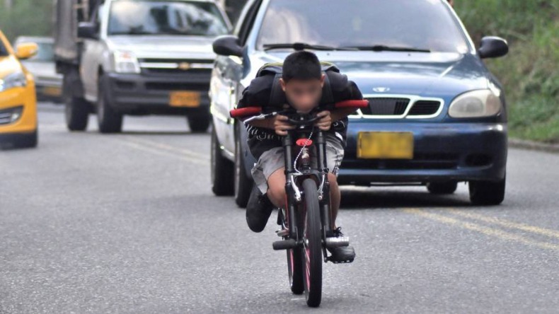 Ciclistas señalan que la práctica riesgosa del 'Gravity Bike' es frecuente en vías del Tolima