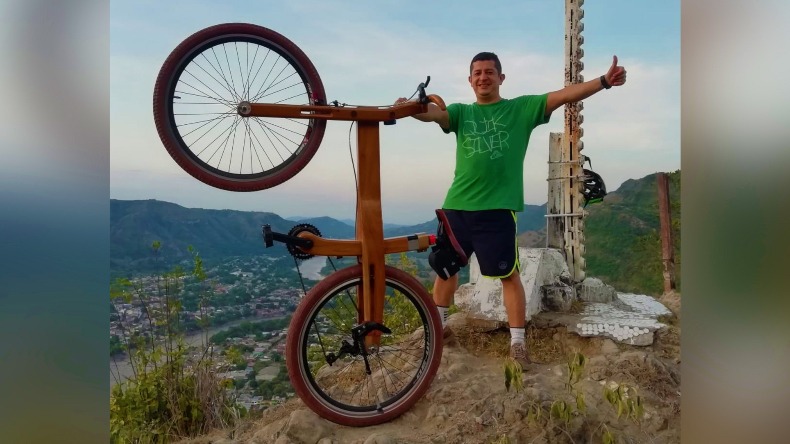 Bicicletas en madera: la ingeniosa creación detrás de un diseñador y emprendedor tolimense
