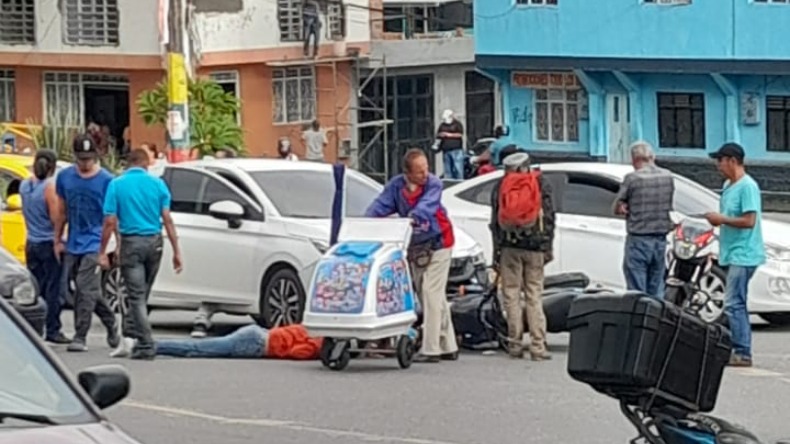 Conductor se habría pasado un semáforo en rojo y atropelló una motociclista en Ibagué
