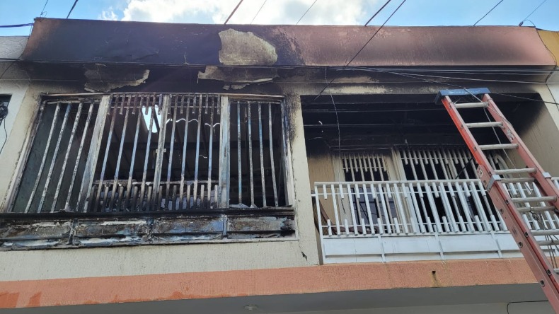 Piden ayuda para mujer que lo perdió todo en un incendio en el barrio Parrales