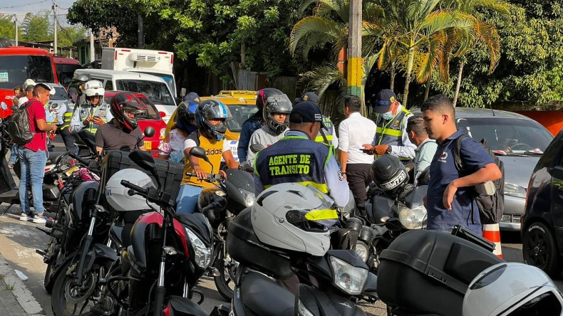 Multaron a más de 20 motociclistas en Ibagué por no contar con la revisión técnico mecánica y el Soat