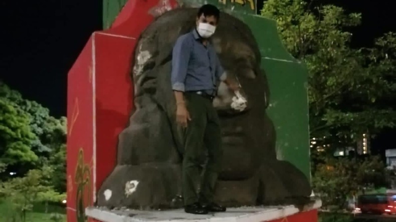 Autoridades retiraron el busto de Manuel Quintín Lame realizado por jóvenes en el viaducto del SENA