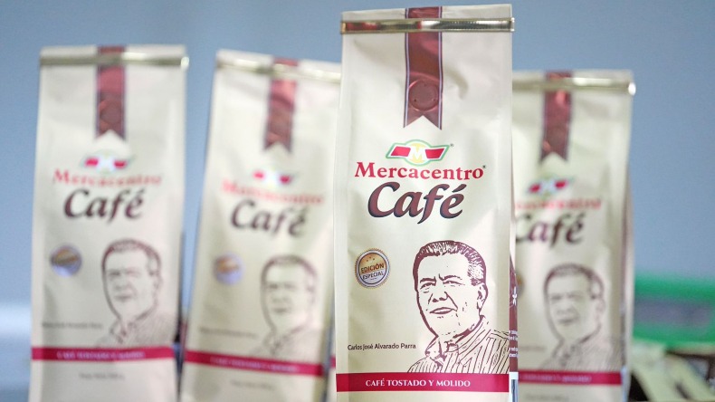 Mercacentro lanzó edición especial de café en honor al empresario Carlos Alvarado 