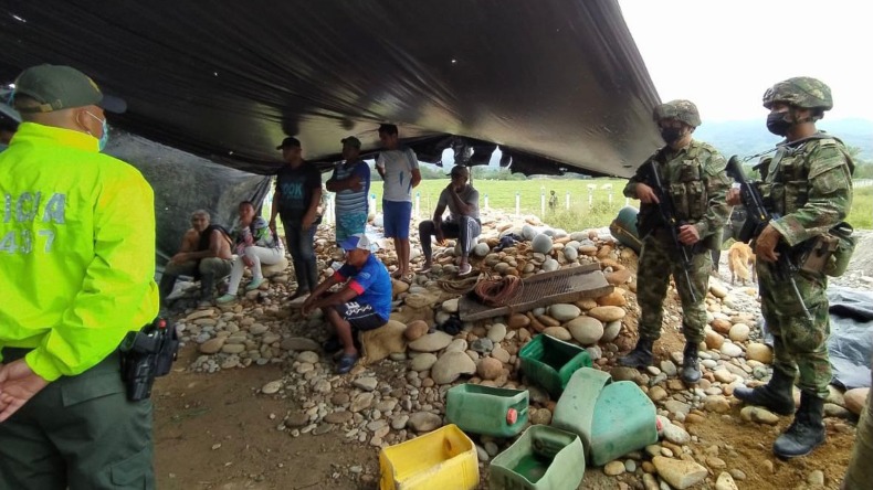 Autoridades capturaron a siete personas por minería ilegal en Ataco 
