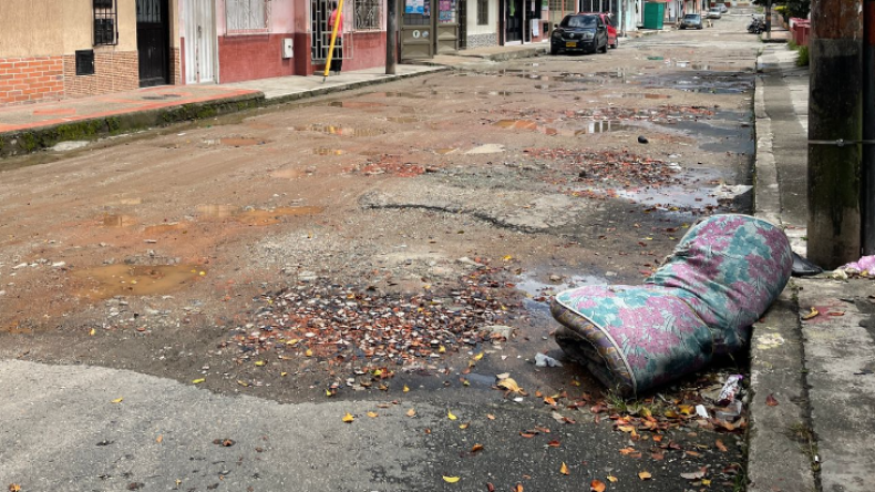 Ciudadanos denuncian que las calles del barrio Boyacá en Ibagué son una pista de obstáculos