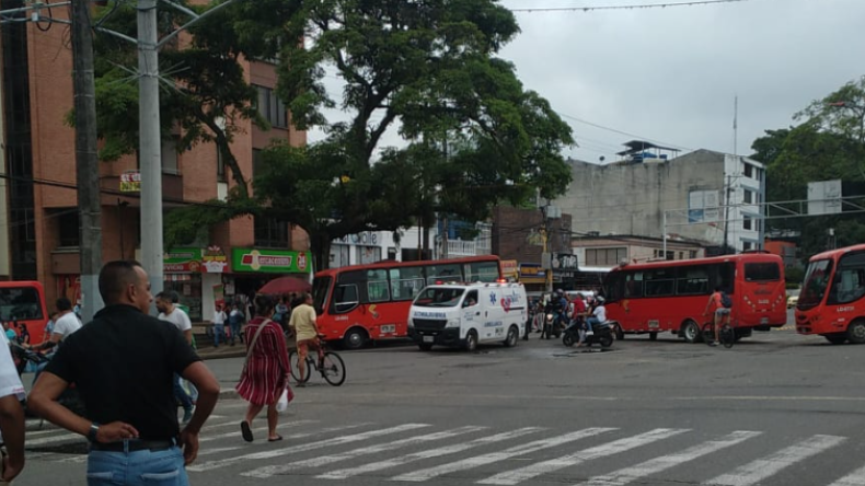 Bloqueos viales en Ibagué impiden el traslado de pacientes en ambulancias y la movilización de los carros de Bomberos