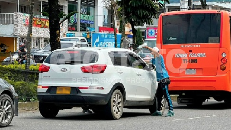 Alcaldía pide denunciar a los limpiavidrios que agredan conductores en Ibagué