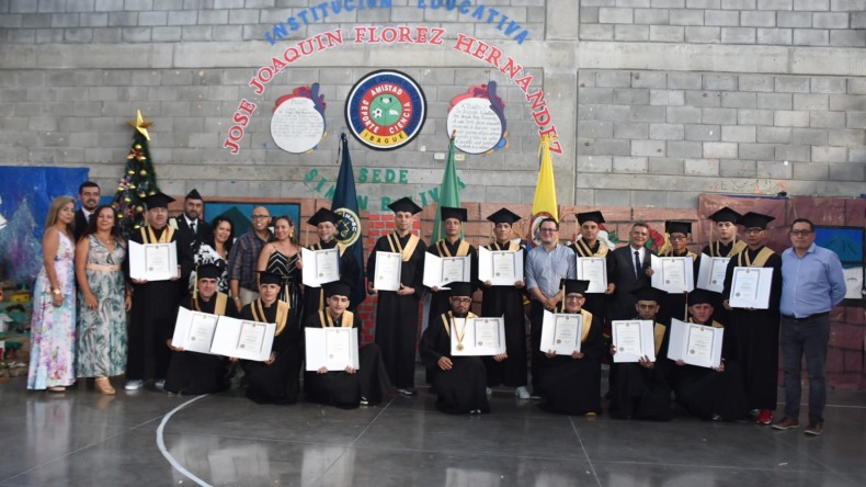 Veintiuna personas privadas de la libertad en la cárcel de Picaleña se graduaron como bachilleres