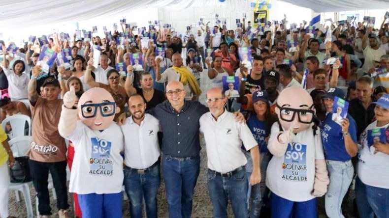 Bolívar cierra su campaña con respaldo masivo de empresarios