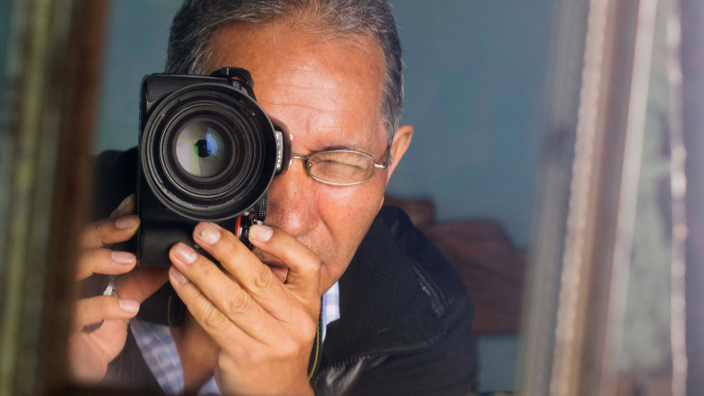 El fotógrafo Floriberto Cardona y sus recuerdos congelados de la antigua Ibagué