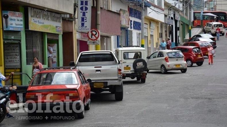Estacionar en sitios prohibidos: la infracción que más cometen los conductores en Ibagué