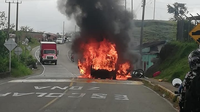 Vehículo se incendió en la vía Fresno - Manizales