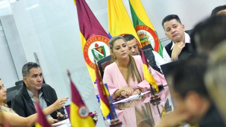 Gobernadora del Tolima se molestó por impuntualidad de sus funcionarios