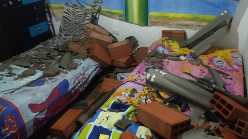 Muro cayó sobre dos personas mientras dormían en el barrio Vasconia de Ibagué 