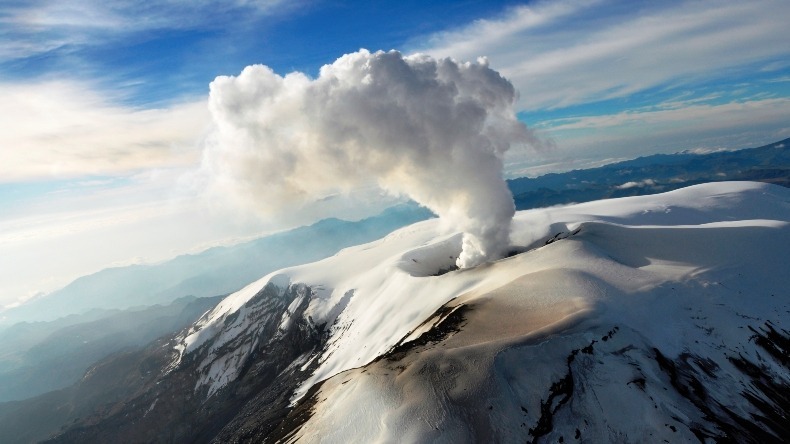 El Volcán Nevado del Ruíz reportó sismos y emisiones de ceniza