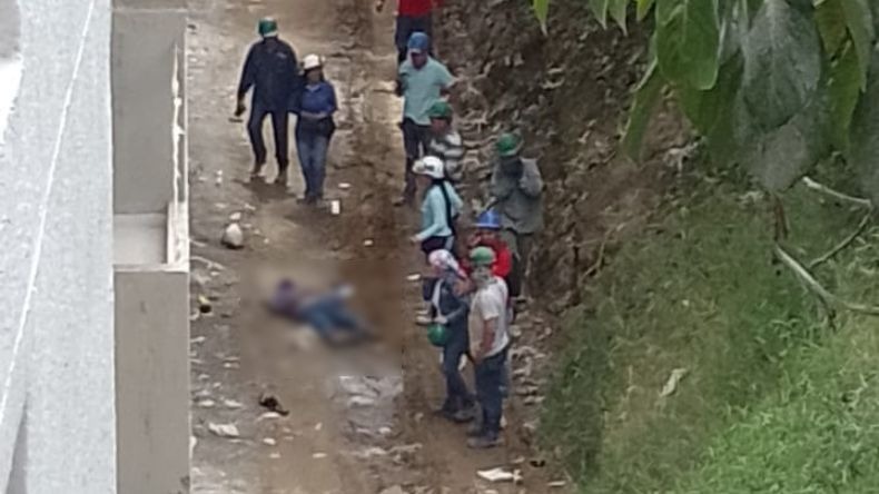 Fallecen tres trabajadores en una construcción en Calambeo 