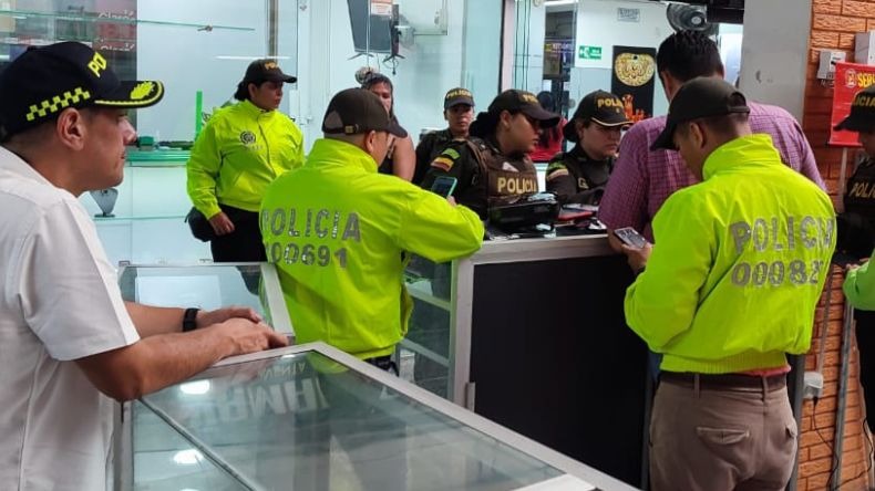 Por comprar celulares robados, capturaron a una persona en el centro comercial Los Panches