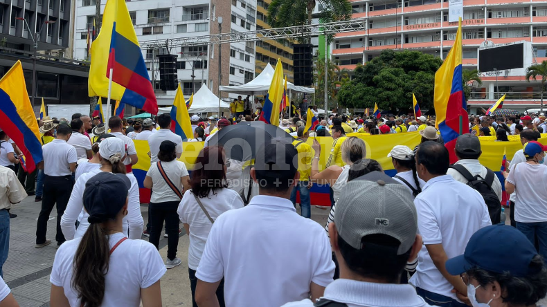 Uribistas y sectores independientes de Ibagué marcharon en contra de las reformas propuestas por Petro