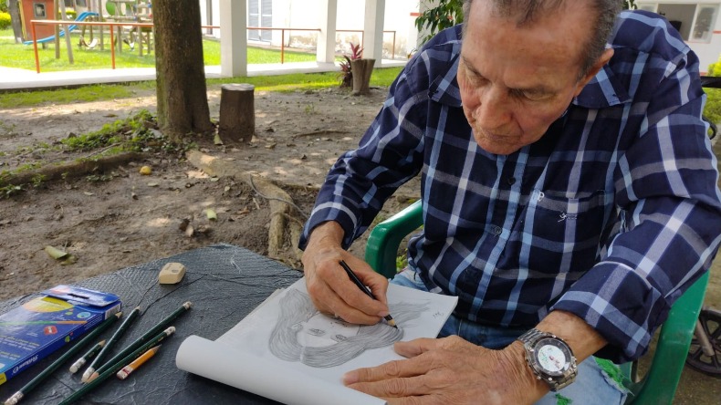 Teófilo Moreno: el adulto mayor que llena de color a 'El Jardín de los Abuelos' con sus dibujos