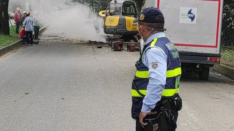 Atención: fuga de gas en una tubería de la calle 103 de Ibagué provoca problemas de movilidad