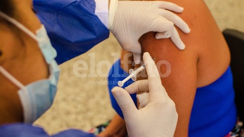 Aplicarán vacuna contra el COVID-19 a viajeros e indígenas este viernes en Ibagué