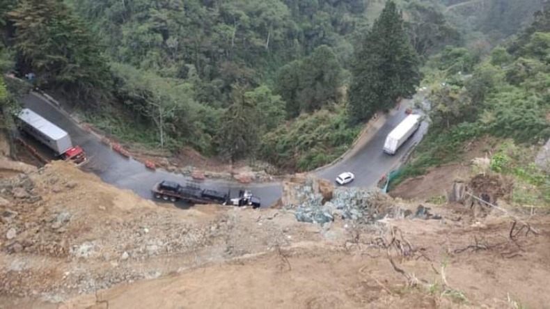 Se reestableció el paso vehicular en la vía Calarcá - Cajamarca