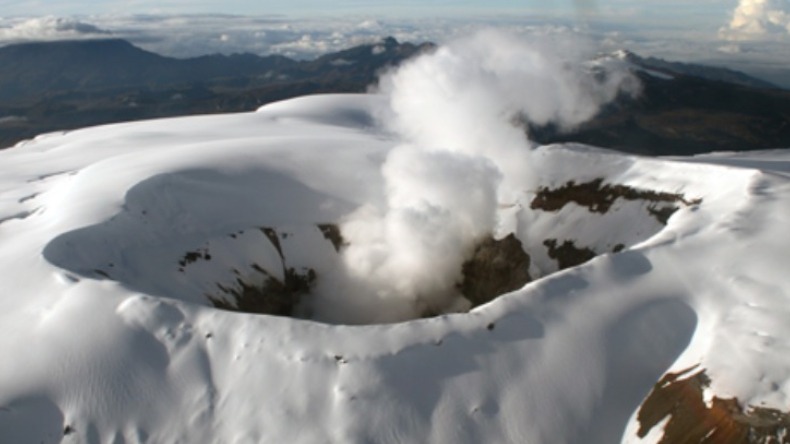 Dos posibles escenarios ante incremento de actividad del volcán Nevado del Ruiz: observatorio vulcanológico