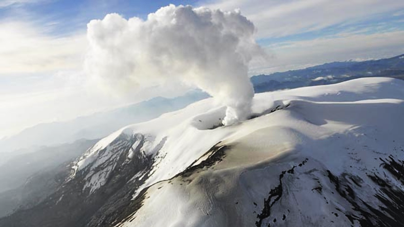 Sistema de alertas tempranas del volcán Nevado del Ruiz reporta fallas 