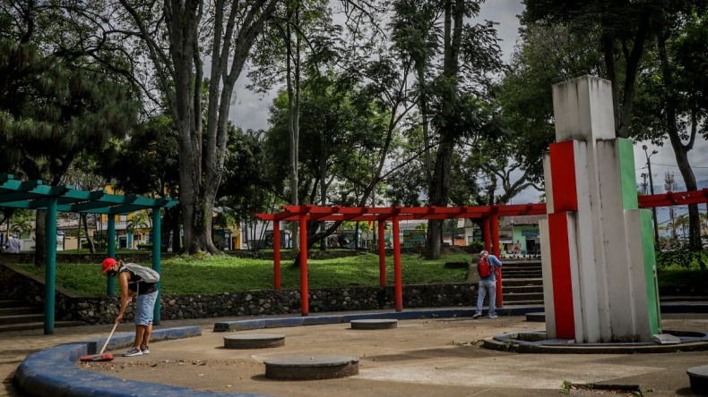 Ciudadanos sancionados realizaron jornada de limpieza en el parque Galarza