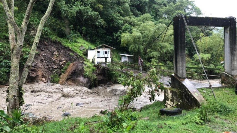 Autoridades atienden emergencias por deslizamientos y crecientes de ríos en Ibagué