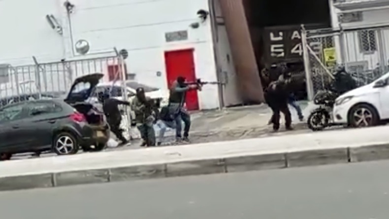 Comando armado pretendió asaltar bodega de oro en Medellín y se armó tremenda balacera