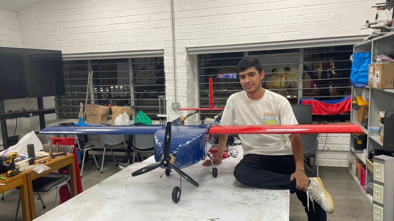 Ibaguereño representará al país en competencia internacional de aeronáutica: diseñó una aeronave que permite transportar jeringas y vacunas 